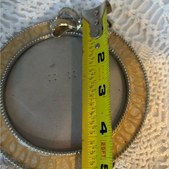 Elegant Gold Picture Frame with Bow Accent - Picture 6 of 7